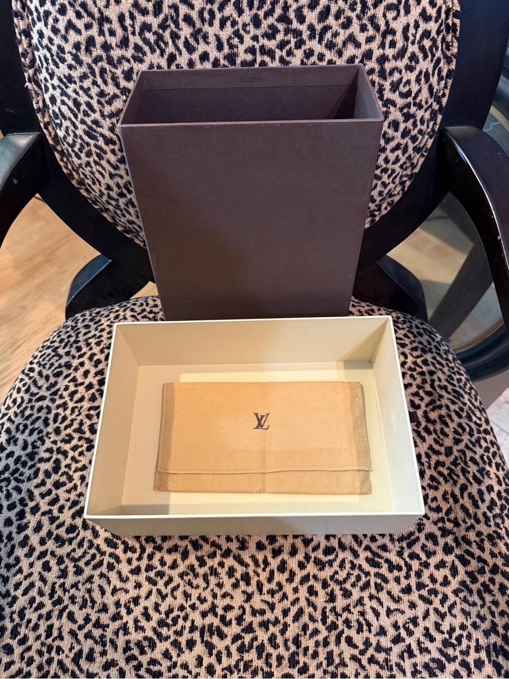 Accessory Box Identification - Picture 12 of 15